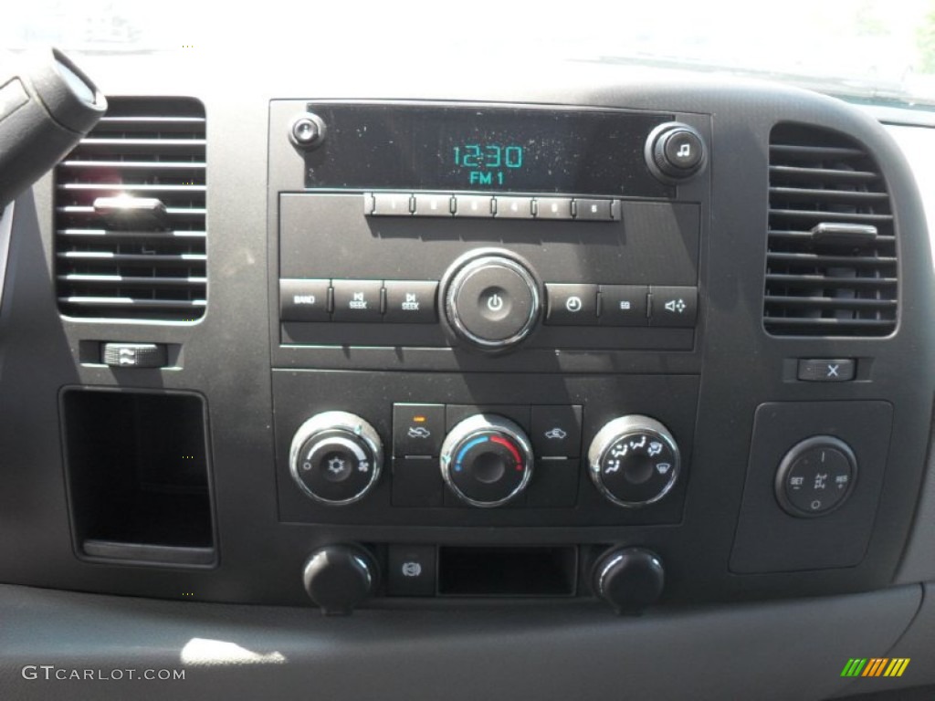 2011 Chevrolet Silverado 3500HD Regular Cab Chassis Controls Photos