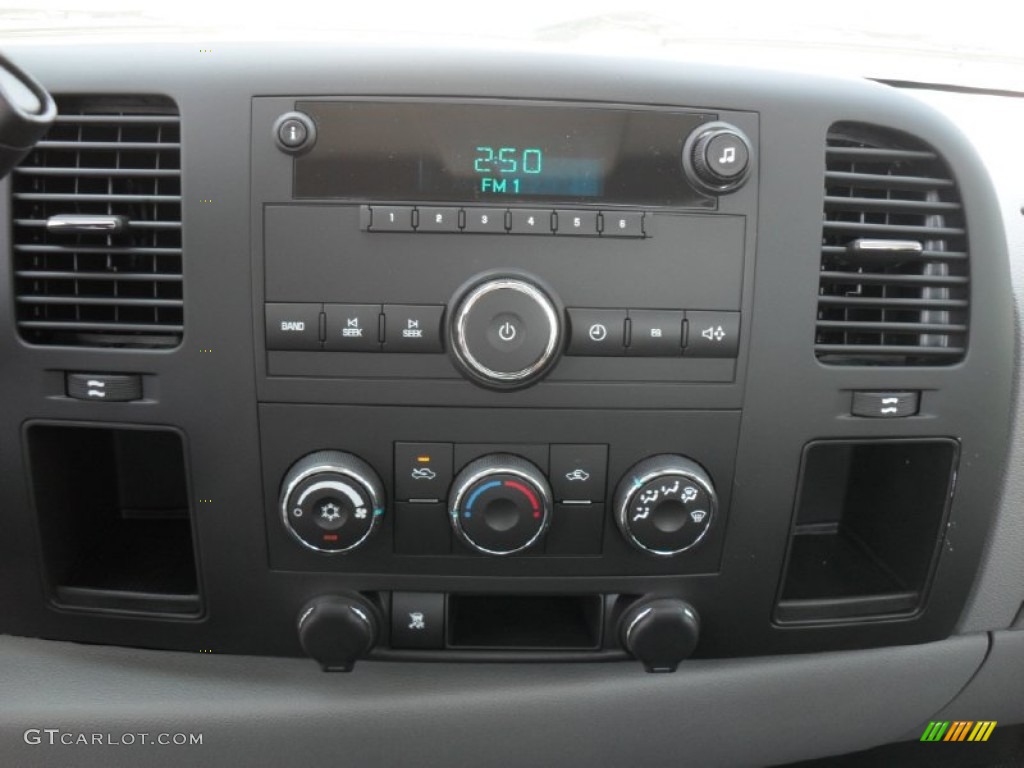 2011 Chevrolet Silverado 2500HD Regular Cab Chassis Controls Photo #50820561