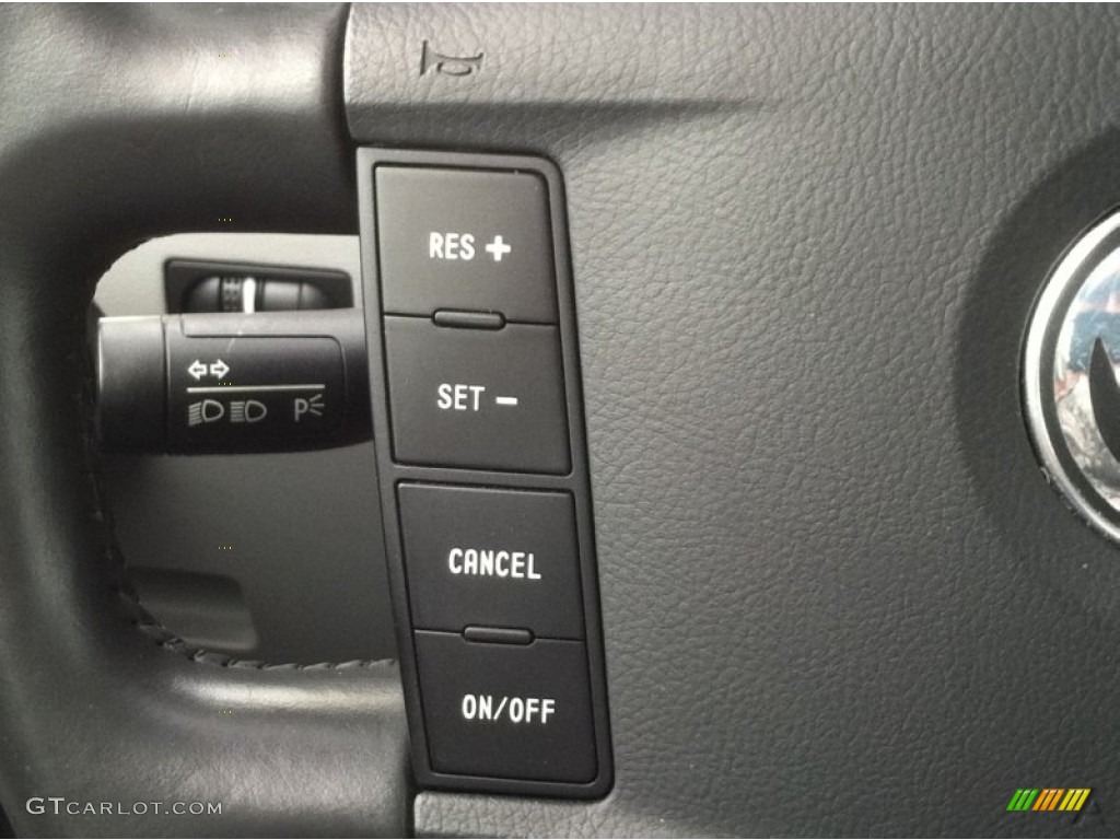 2005 Volkswagen Touareg V8 Controls Photo #50822301