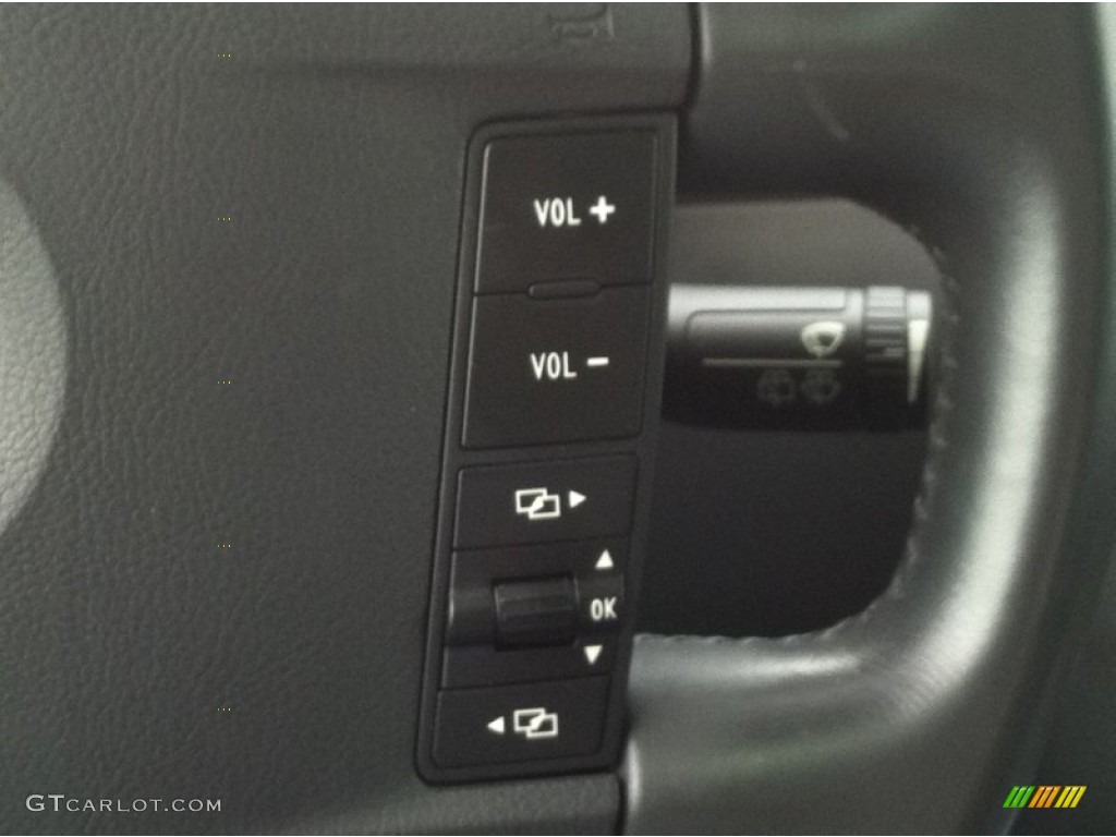 2005 Volkswagen Touareg V8 Controls Photo #50822310