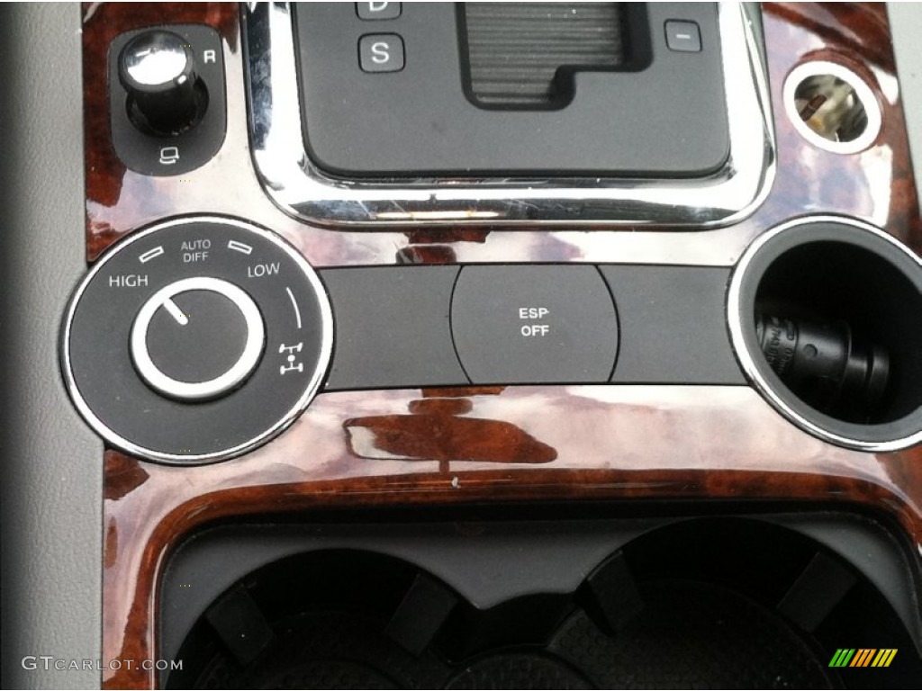 2005 Volkswagen Touareg V8 Controls Photo #50822406