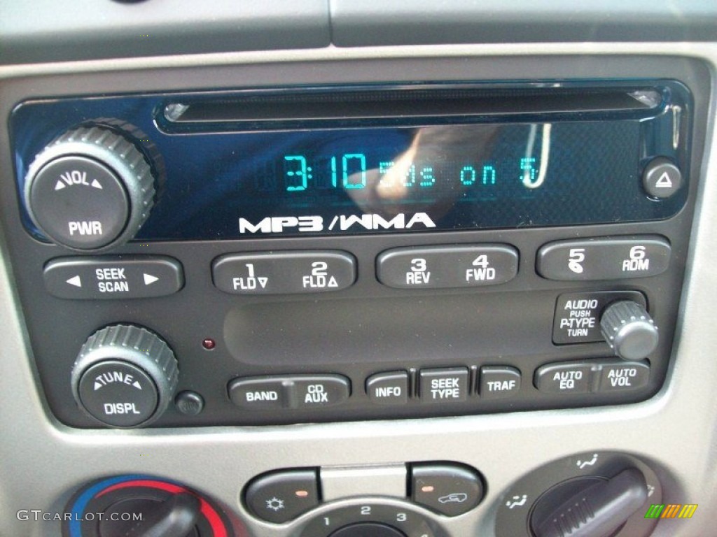 2011 Chevrolet Colorado LT Extended Cab Controls Photo #50824476