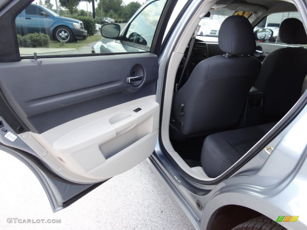 2006 Dodge Magnum Standard Magnum Model Dark Slate Gray/Light Graystone Door Panel Photo #50827065