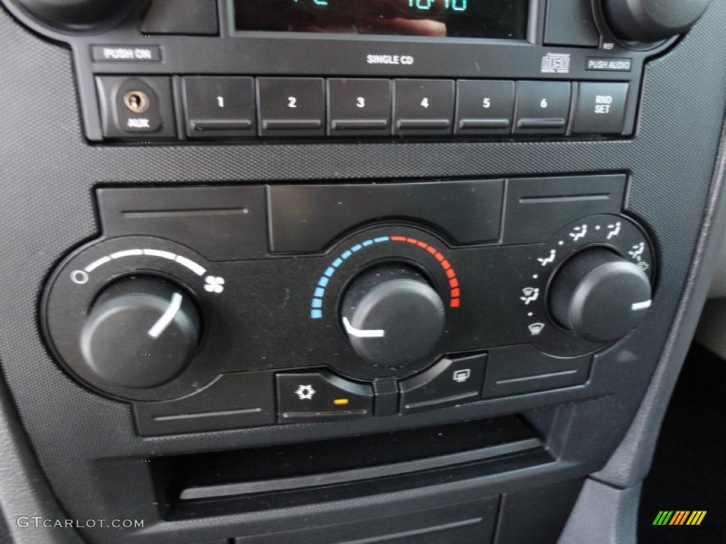 2006 Dodge Magnum Standard Magnum Model Controls Photo #50827137