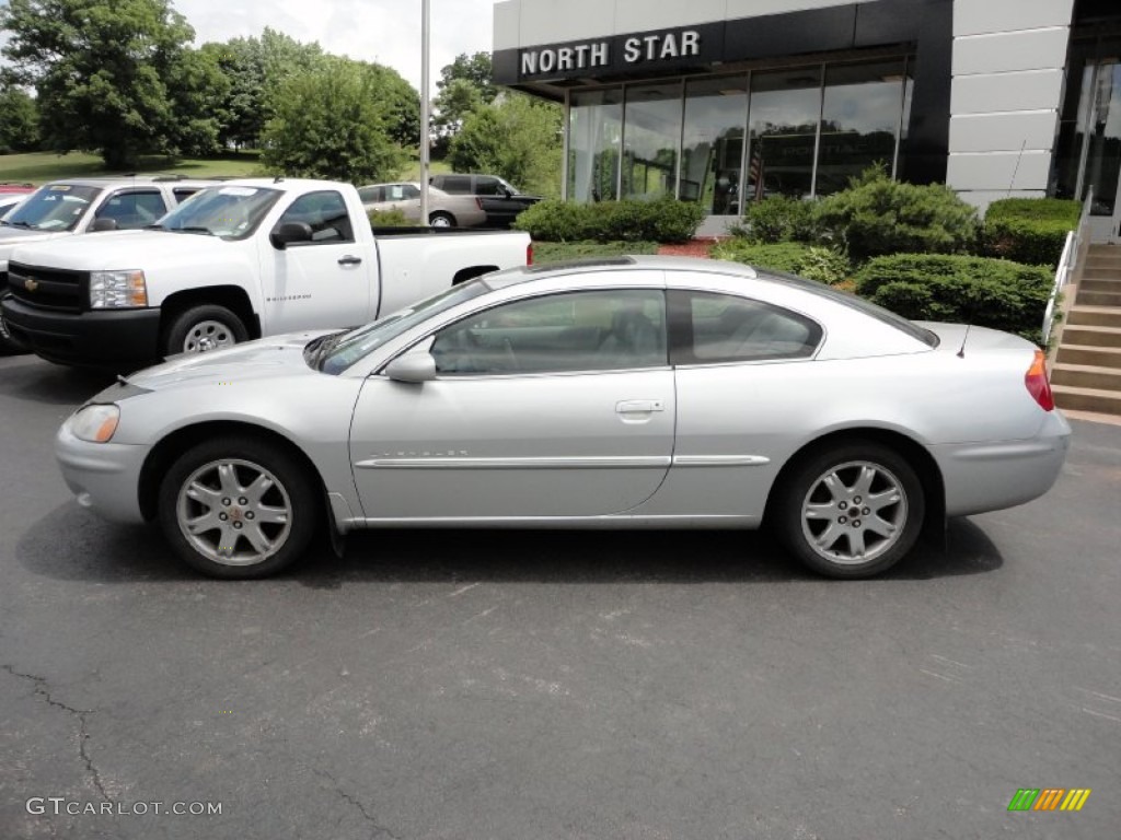 2001 Sebring LXi Coupe - Ice Silver Pearlcoat / Black/Light Gray photo #2
