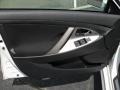 Super White - Camry SE Photo No. 8