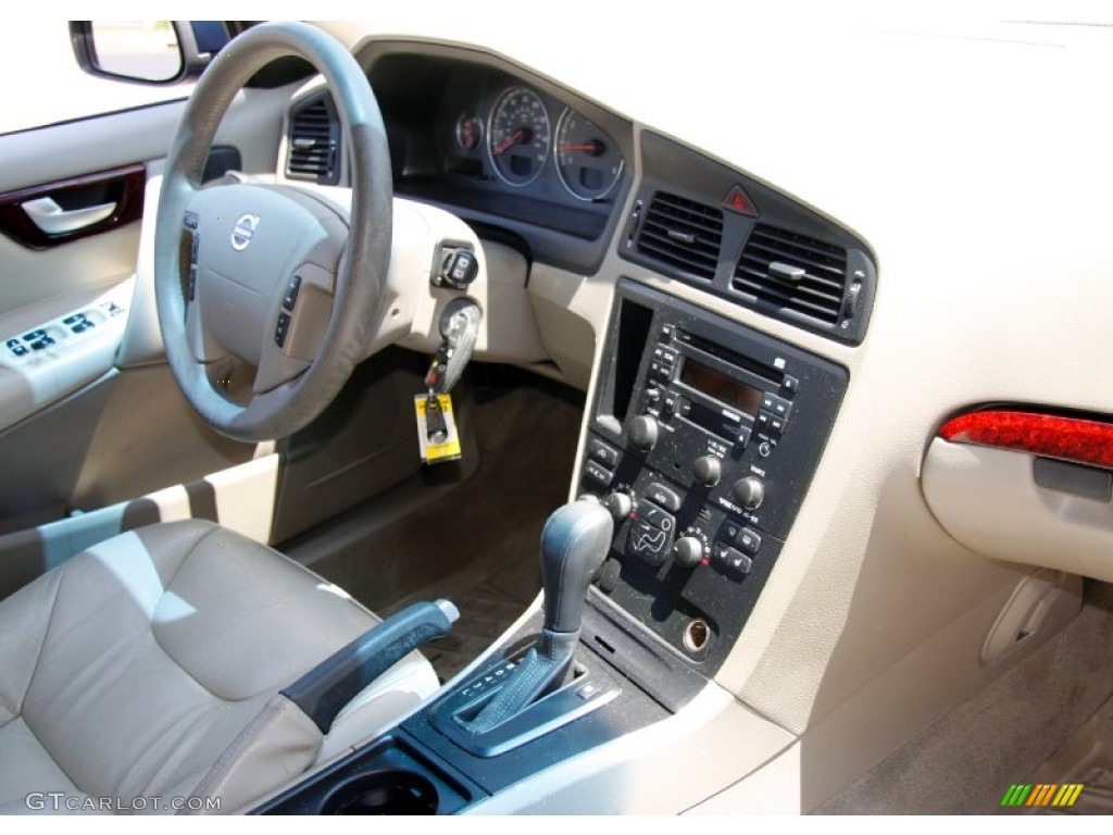 2004 V70 2.4 - Nautic Blue Metallic / Taupe photo #14