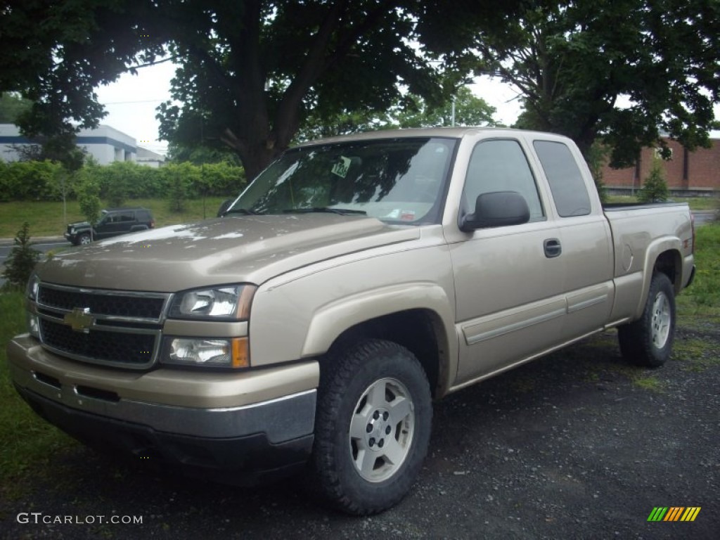 Sandstone Metallic 2007 Chevrolet Silverado 1500 Classic Z71 Extended Cab 4x4 Exterior Photo #50834409