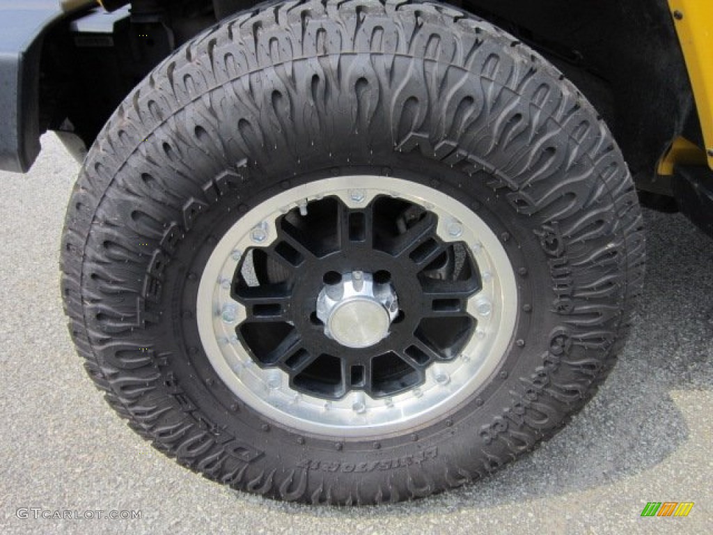 2011 Wrangler Unlimited Sahara 4x4 - Detonator Yellow / Black photo #9