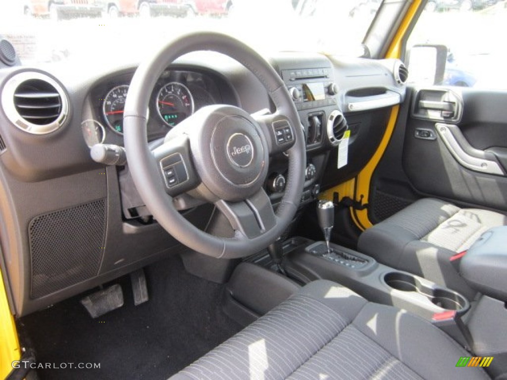 2011 Wrangler Unlimited Sahara 4x4 - Detonator Yellow / Black photo #11