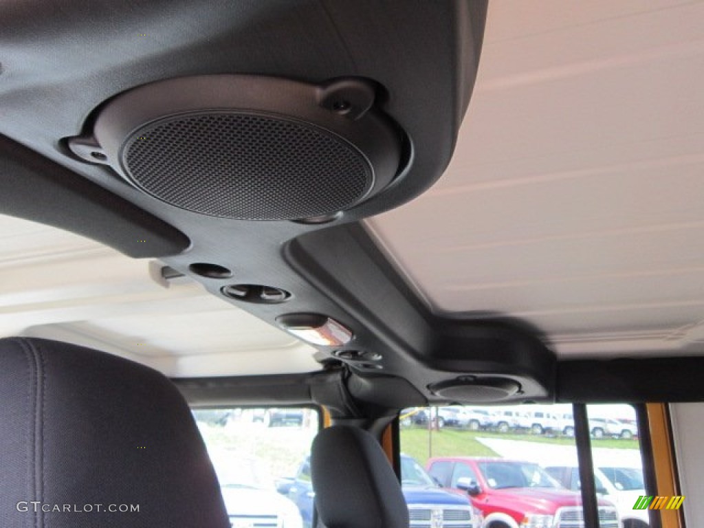 2011 Wrangler Unlimited Sahara 4x4 - Detonator Yellow / Black photo #15