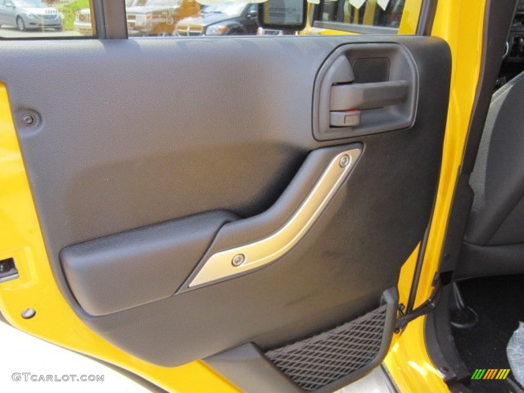 2011 Wrangler Unlimited Sahara 4x4 - Detonator Yellow / Black photo #16