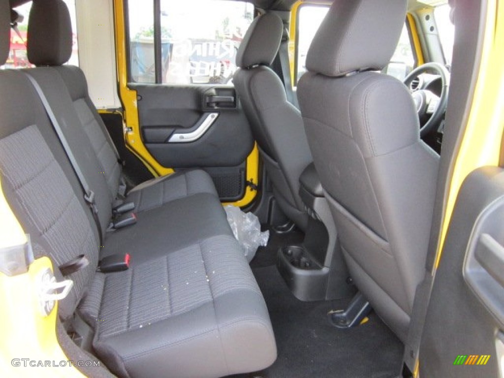 2011 Wrangler Unlimited Sahara 4x4 - Detonator Yellow / Black photo #18