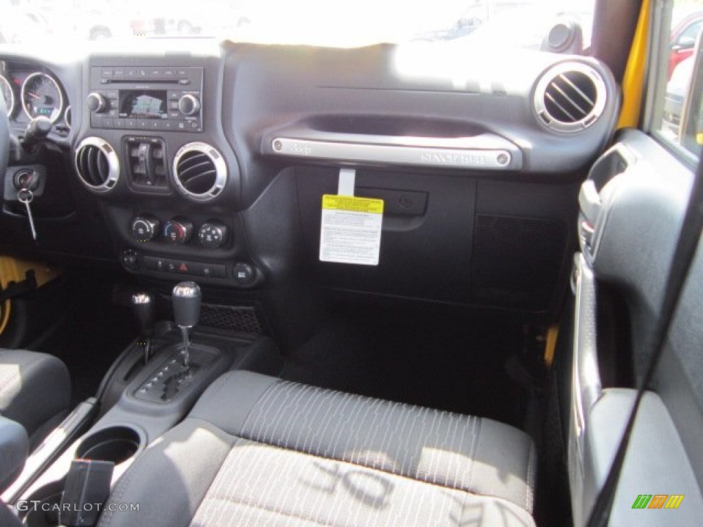 2011 Wrangler Unlimited Sahara 4x4 - Detonator Yellow / Black photo #19