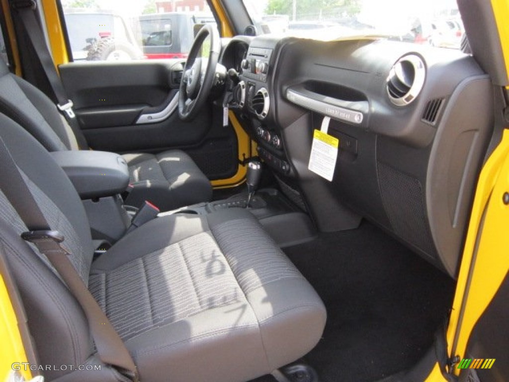 2011 Wrangler Unlimited Sahara 4x4 - Detonator Yellow / Black photo #20