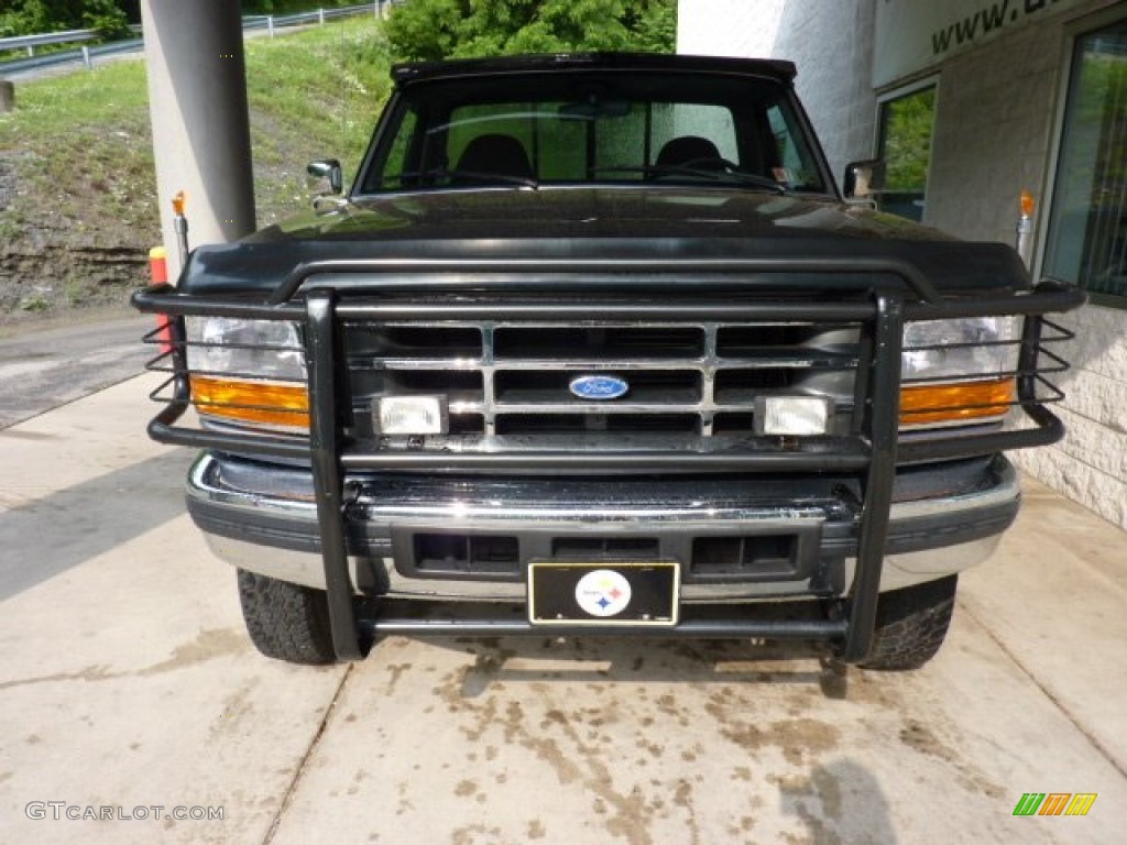 1997 F250 XL Regular Cab 4x4 - Black / Medium Graphite photo #6