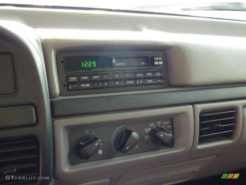 1997 Ford F250 XL Regular Cab 4x4 Controls Photo #50837898