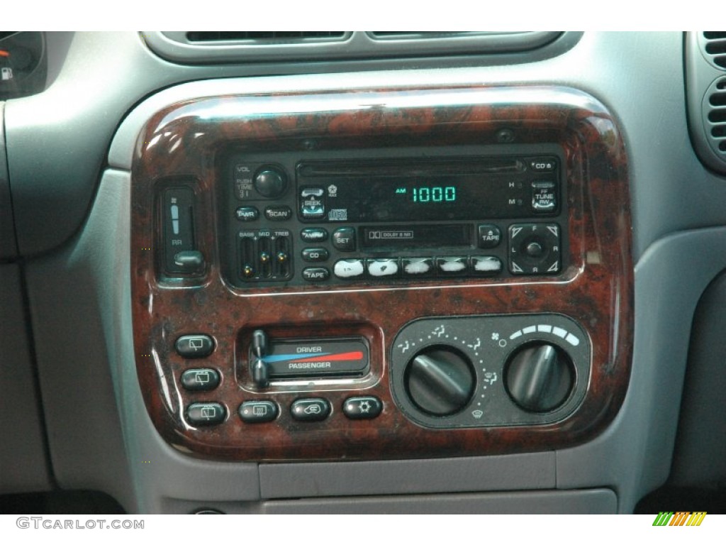 2000 Chrysler Town & Country LX Controls Photo #50839056