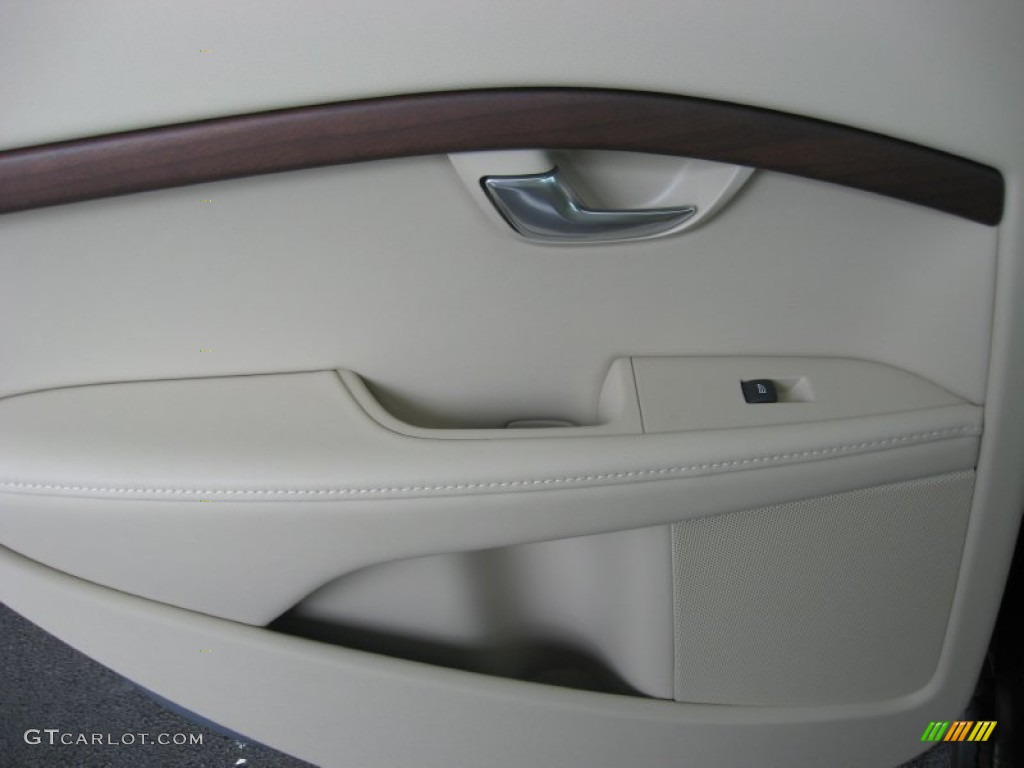 2011 Volvo XC70 3.2 AWD Sandstone Beige Door Panel Photo #50840313