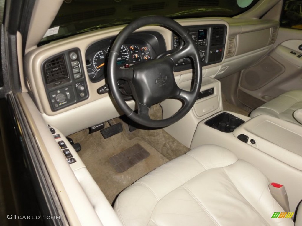 Tan Interior 2002 Chevrolet Suburban 1500 LT 4x4 Photo #50840421
