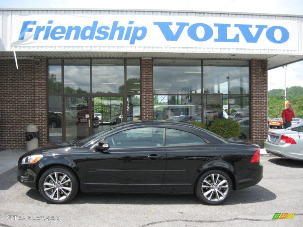 Black Volvo C70