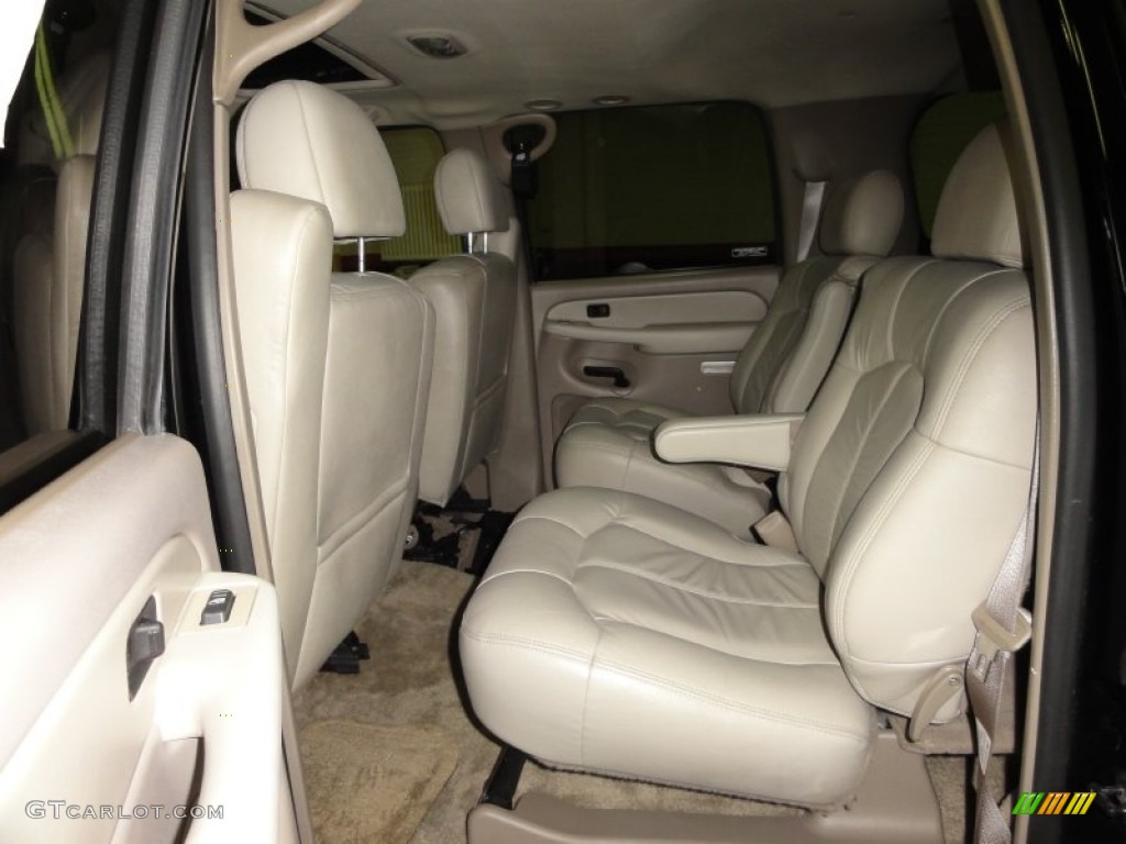 Tan Interior 2002 Chevrolet Suburban 1500 LT 4x4 Photo #50840604