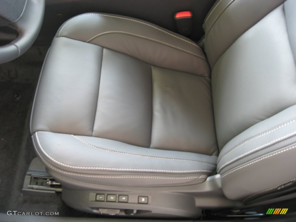 2011 C70 T5 - Electric Silver Metallic / Soverign Hide Off Black Leather/Off Black photo #15