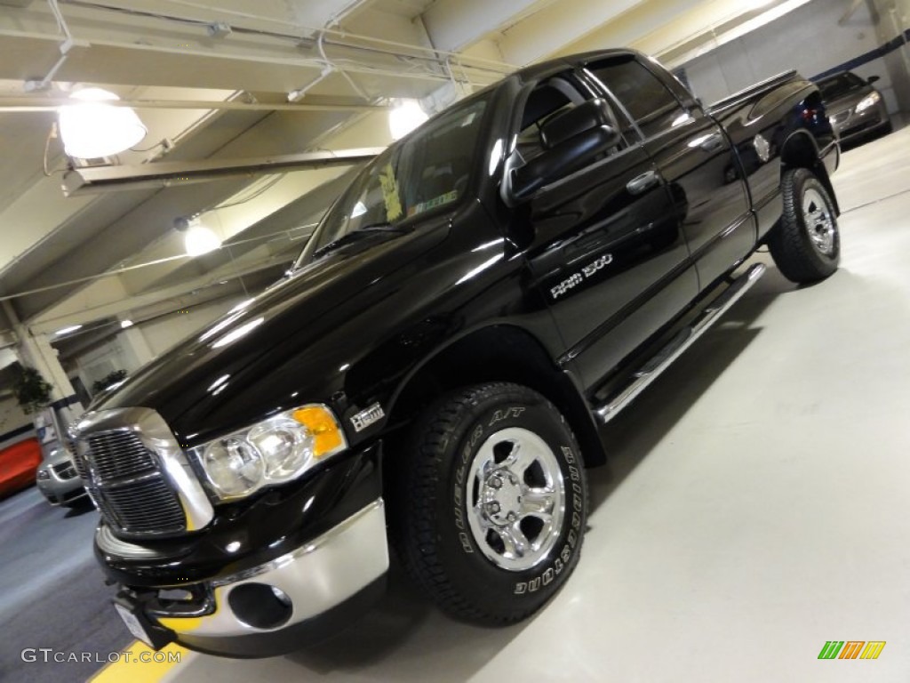 2005 Ram 1500 SLT Quad Cab 4x4 - Black / Dark Slate Gray photo #2