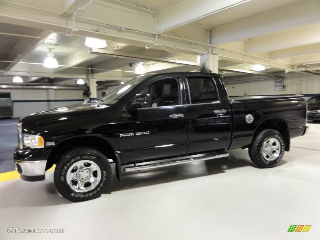 2005 Ram 1500 SLT Quad Cab 4x4 - Black / Dark Slate Gray photo #10