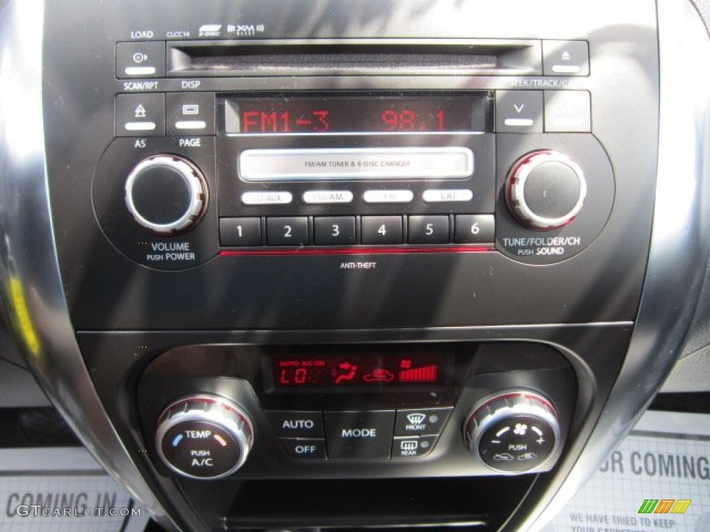 2010 Suzuki SX4 Crossover Technology Controls Photos