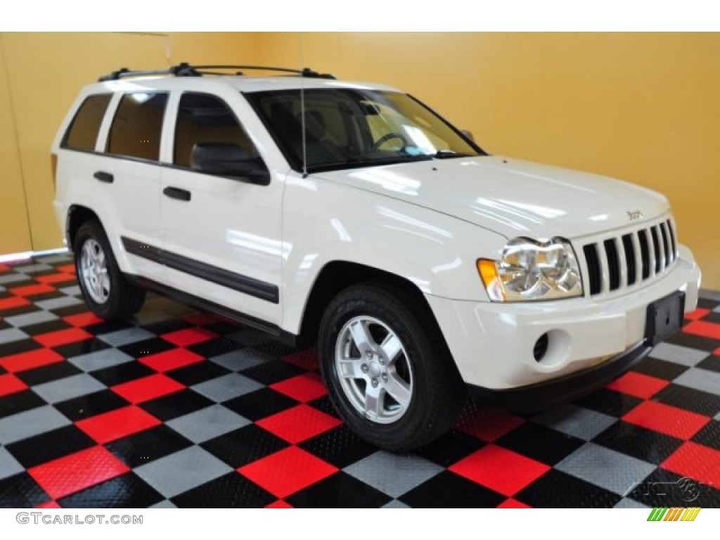 2006 Grand Cherokee Laredo 4x4 - Stone White / Medium Slate Gray photo #1