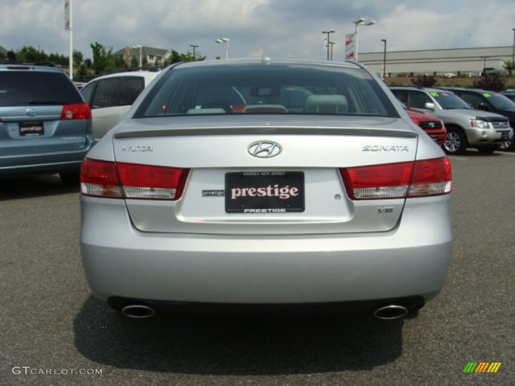 2008 Sonata SE V6 - Bright Silver / Gray photo #5