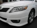 Super White - Camry SE Photo No. 4