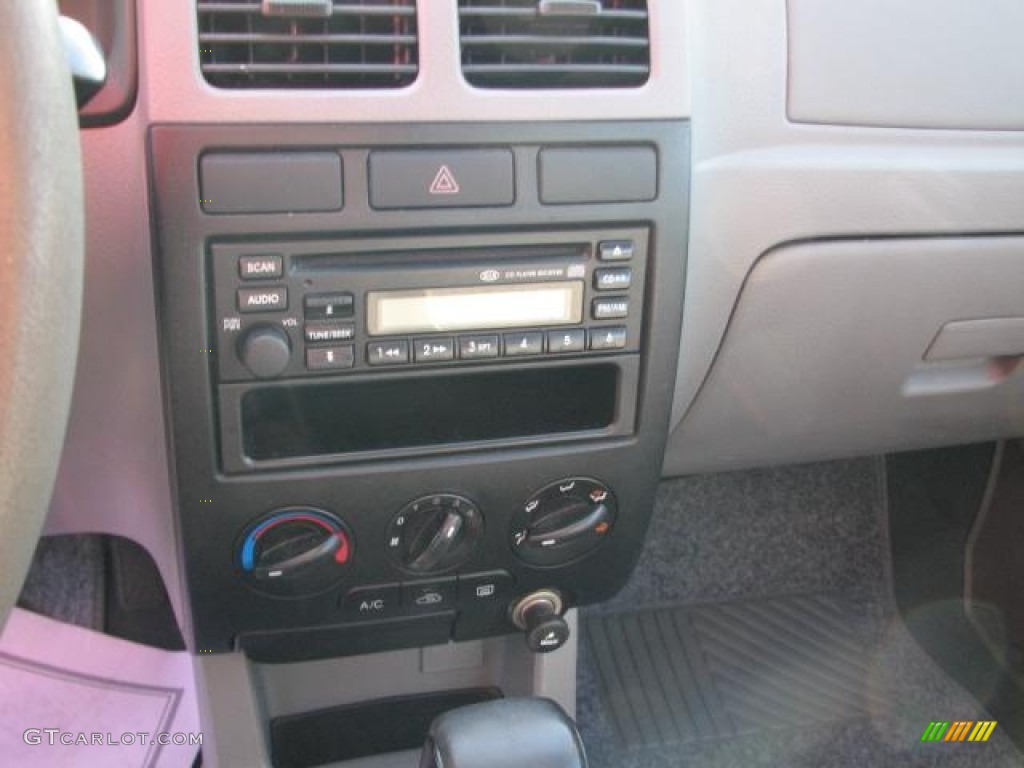 2003 Kia Rio Sedan Controls Photos