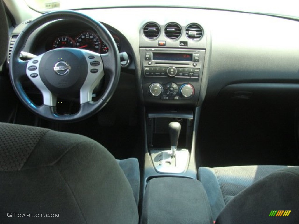 2007 Altima 2.5 S - Radiant Silver Metallic / Charcoal photo #9