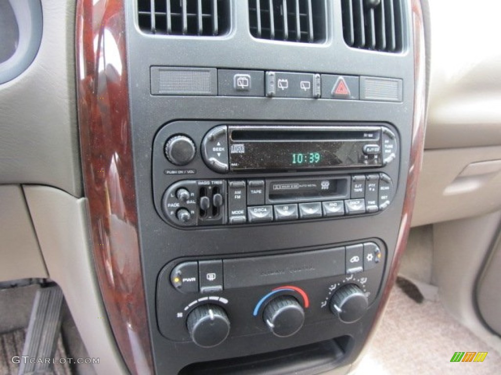 2003 Chrysler Town & Country LX Controls Photo #50856184