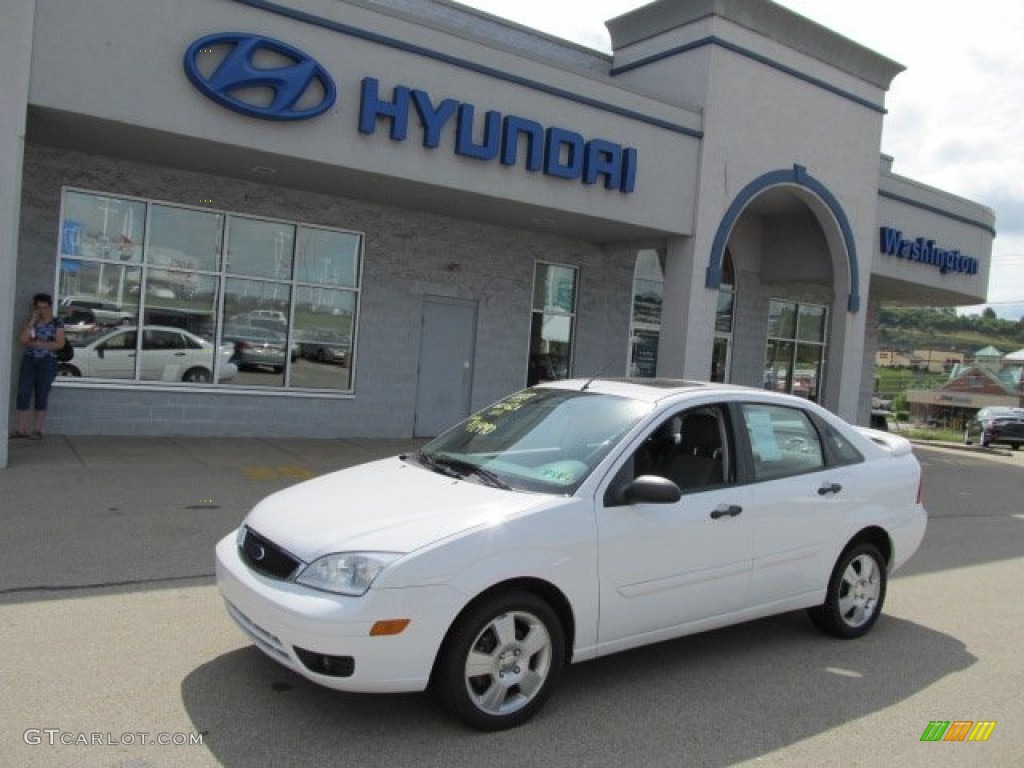 2007 Focus ZX4 SES Sedan - Cloud 9 White / Dark Pebble/Light Pebble photo #1