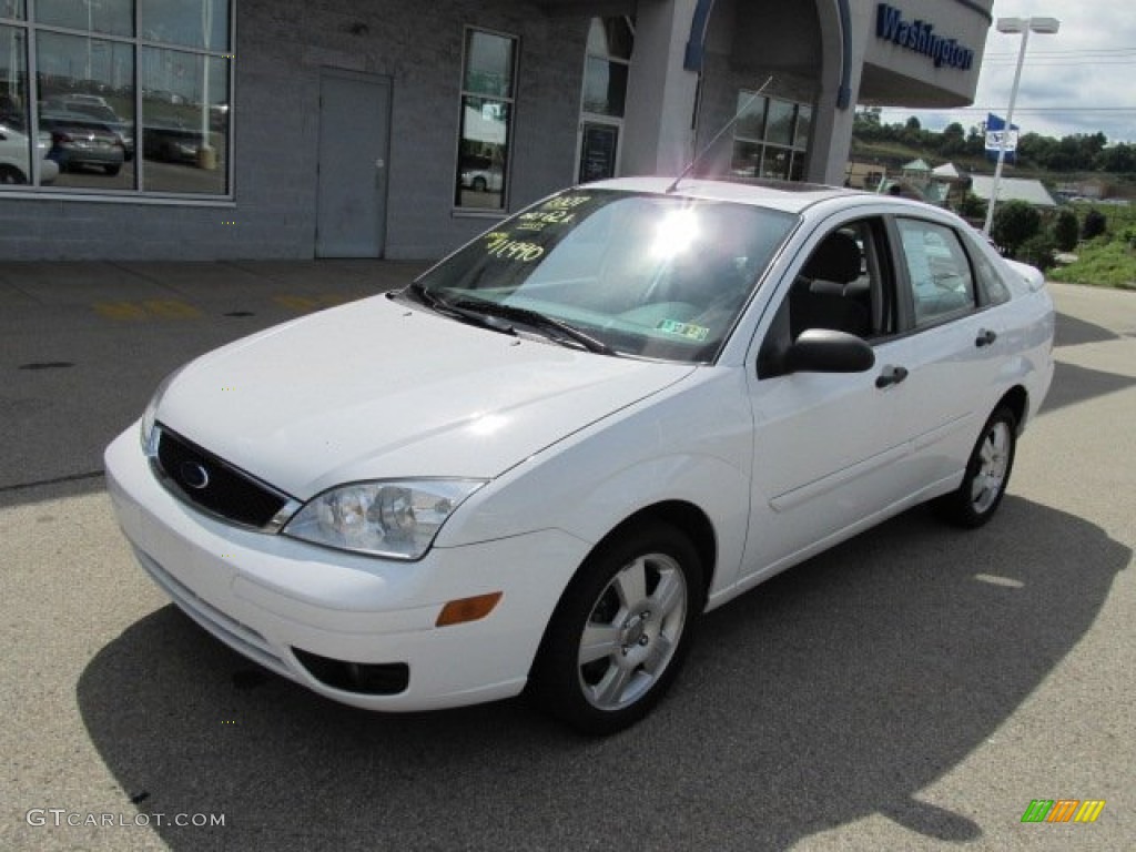 2007 Focus ZX4 SES Sedan - Cloud 9 White / Dark Pebble/Light Pebble photo #2