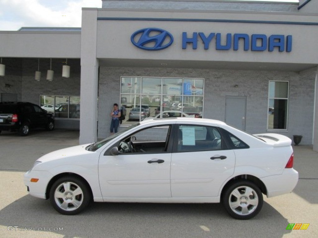 2007 Focus ZX4 SES Sedan - Cloud 9 White / Dark Pebble/Light Pebble photo #3
