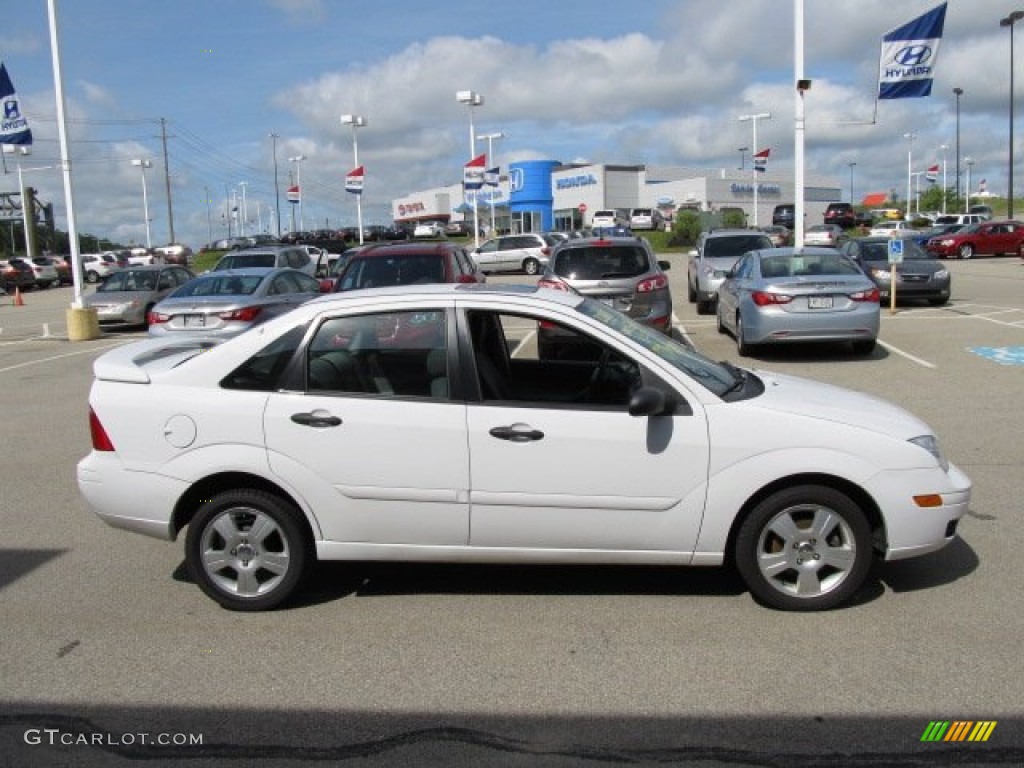2007 Focus ZX4 SES Sedan - Cloud 9 White / Dark Pebble/Light Pebble photo #7
