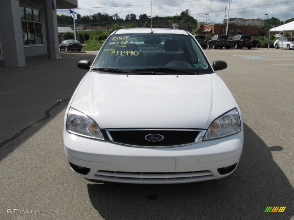 2007 Focus ZX4 SES Sedan - Cloud 9 White / Dark Pebble/Light Pebble photo #9