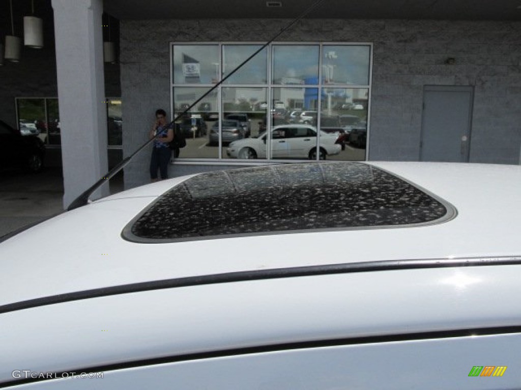 2007 Focus ZX4 SES Sedan - Cloud 9 White / Dark Pebble/Light Pebble photo #10