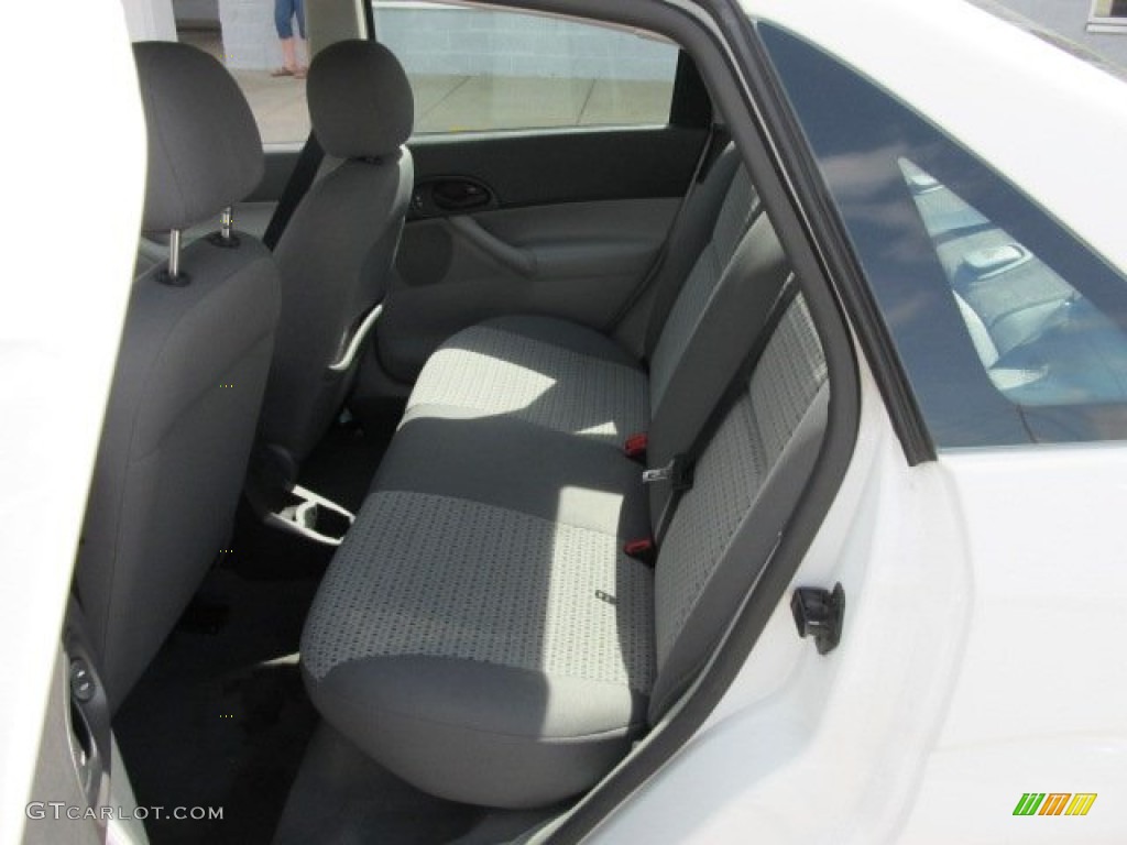 2007 Focus ZX4 SES Sedan - Cloud 9 White / Dark Pebble/Light Pebble photo #11
