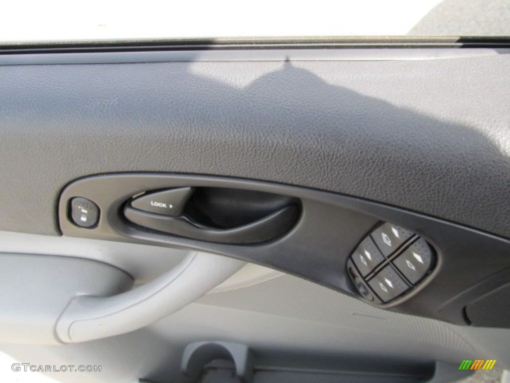 2007 Focus ZX4 SES Sedan - Cloud 9 White / Dark Pebble/Light Pebble photo #13