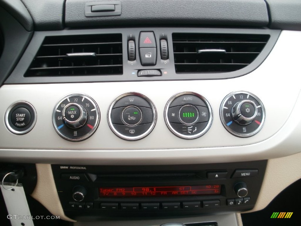 2010 BMW Z4 sDrive30i Roadster Controls Photo #50858860