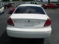 2006 Vibrant White Ford Taurus SE  photo #6