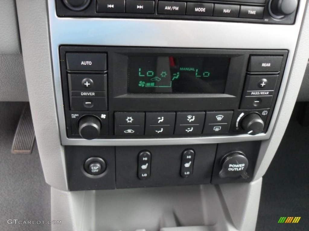 2007 Dodge Durango Limited Controls Photo #50861989