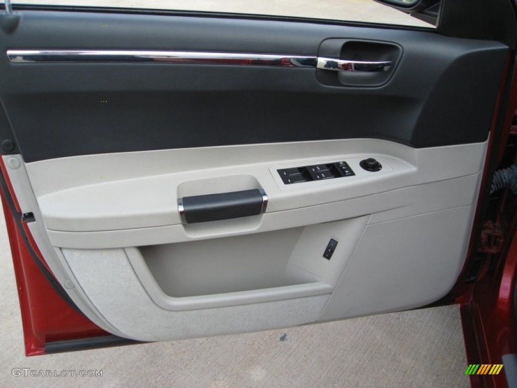 2007 Chrysler 300 C SRT8 Door Panel Photos