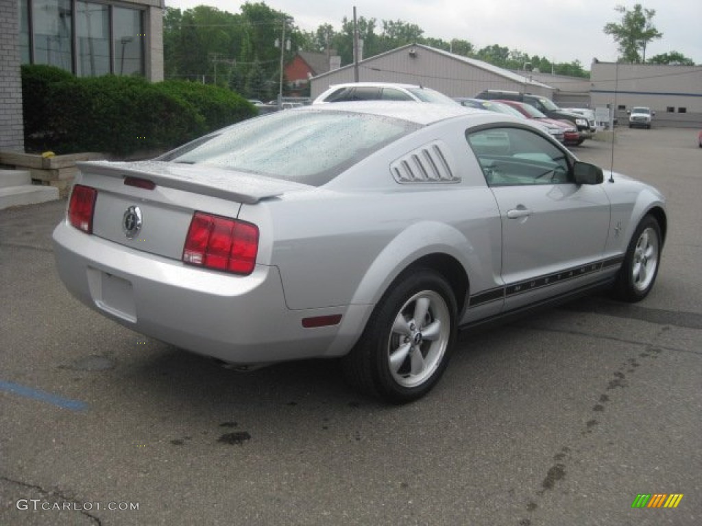 2008 Mustang V6 Deluxe Coupe - Brilliant Silver Metallic / Dark Charcoal photo #6
