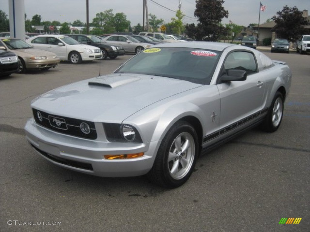 2008 Mustang V6 Deluxe Coupe - Brilliant Silver Metallic / Dark Charcoal photo #9